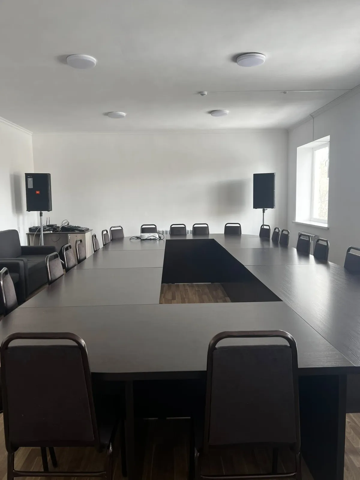 АК-СУУ РАЙОНУНДА ЖАНЫ ИМАРАТ КОЛДОНУУГА БЕРИЛДИ.